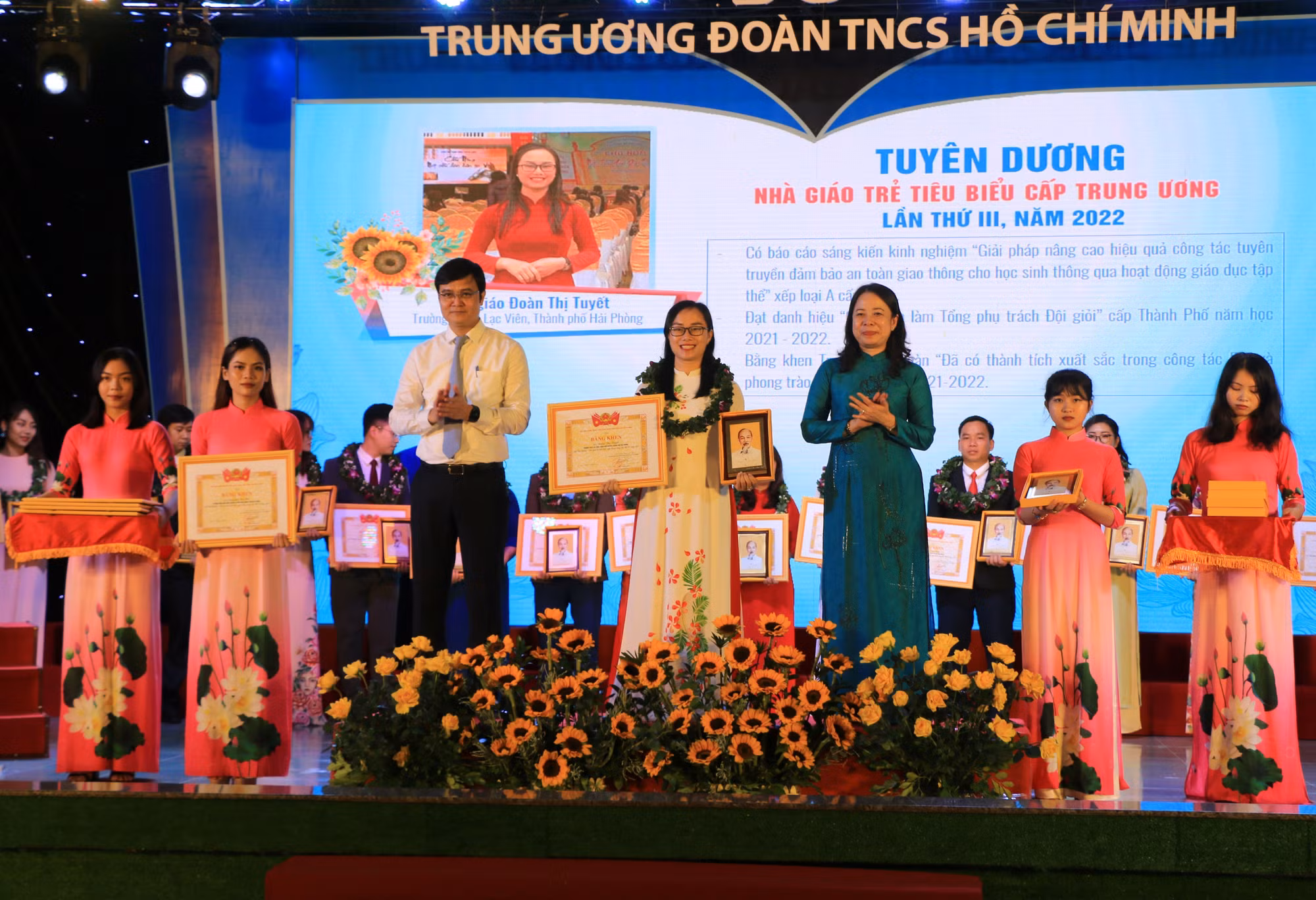 Tôn vinh các nhà giáo trẻ tiêu biểu trong giảng dạy, nghiên cứu và hoạt động Đoàn, Hội ảnh 2