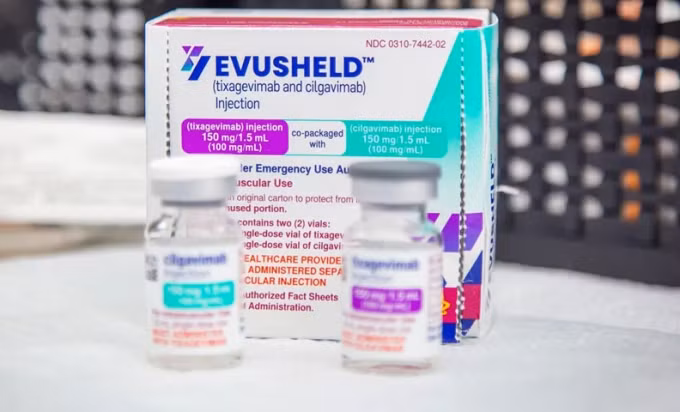 Không sử dụng thuốc Evusheld để dự phòng COVID-19 ảnh 1