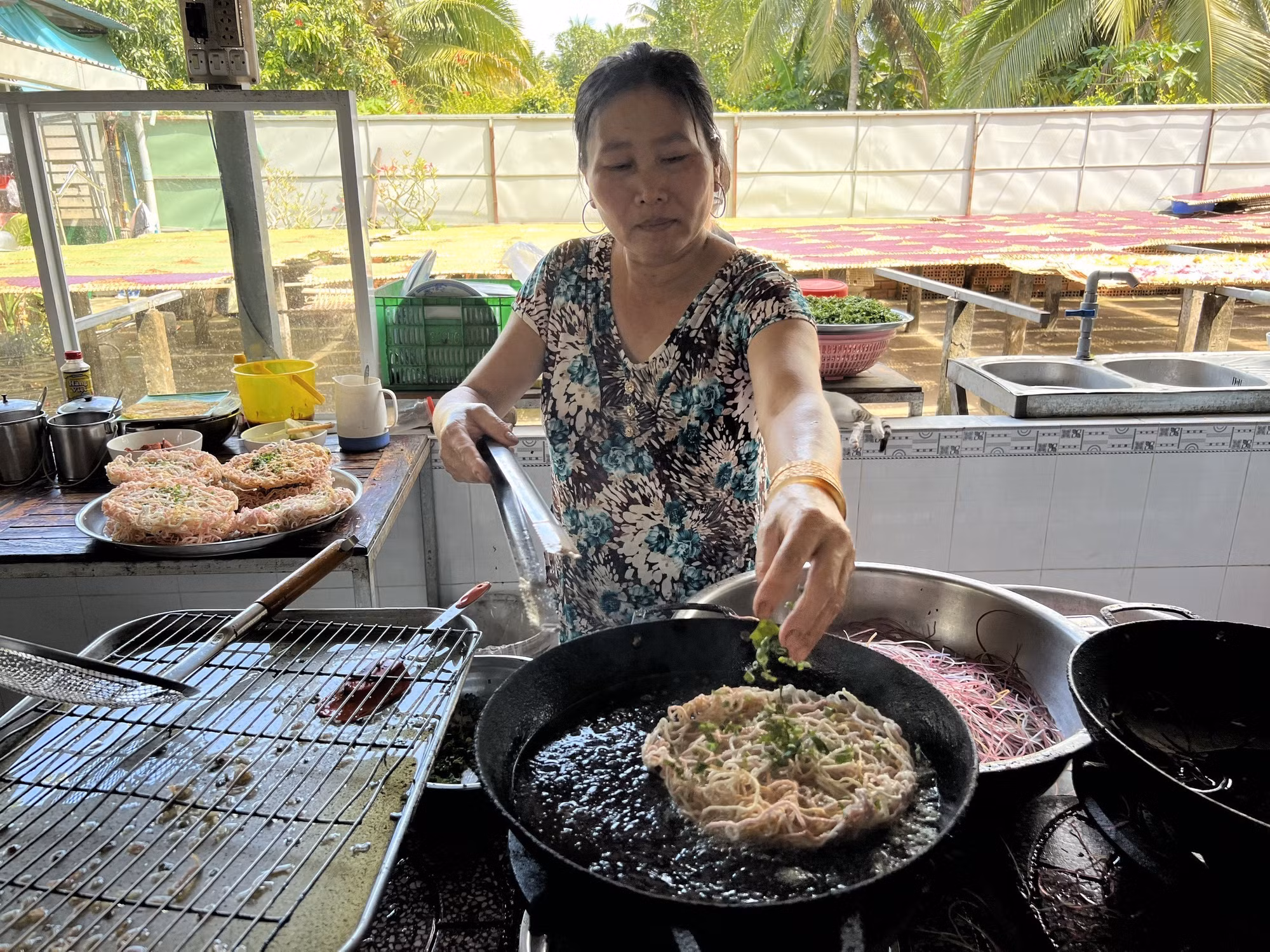Du lịch Việt Nam: Độc đáo hủ tiếu đa sắc “có một không hai” ở Cần Thơ ảnh 2