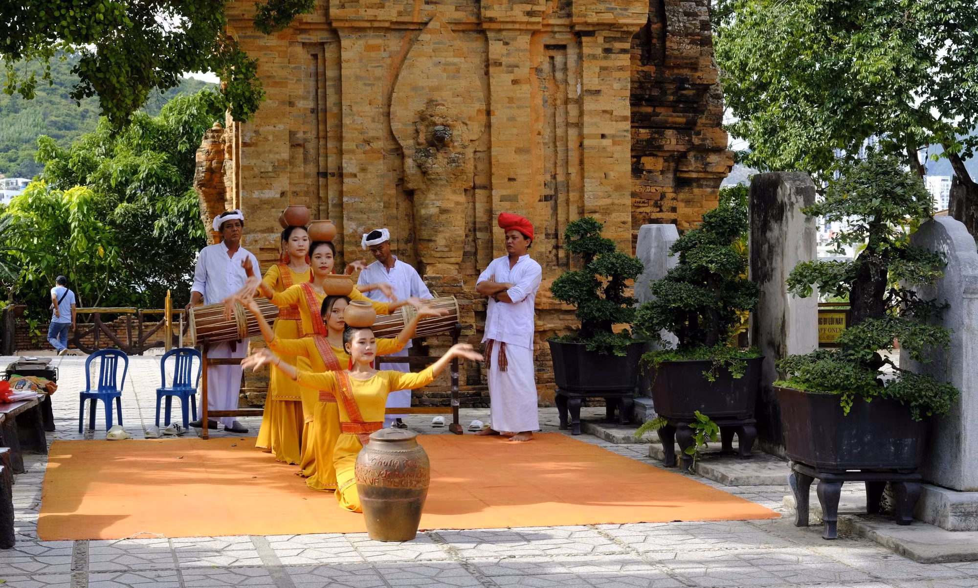 Những tháp Chăm… không trầm mặc (Bài 2) ảnh 3