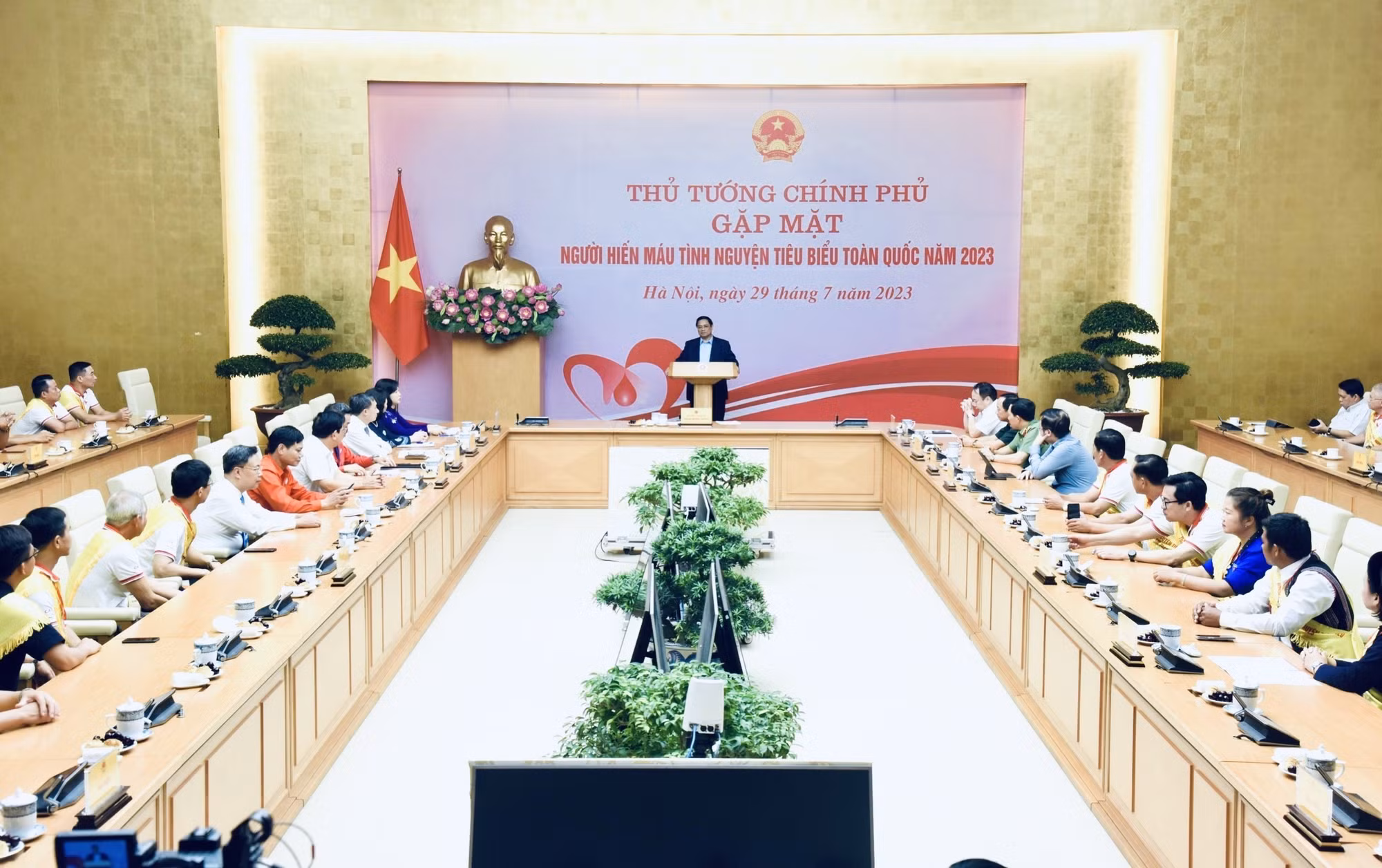 Thủ tướng Phạm Minh Chính kêu gọi cùng nhau tiếp tục hành trình “hiến máu cứu người” ảnh 2