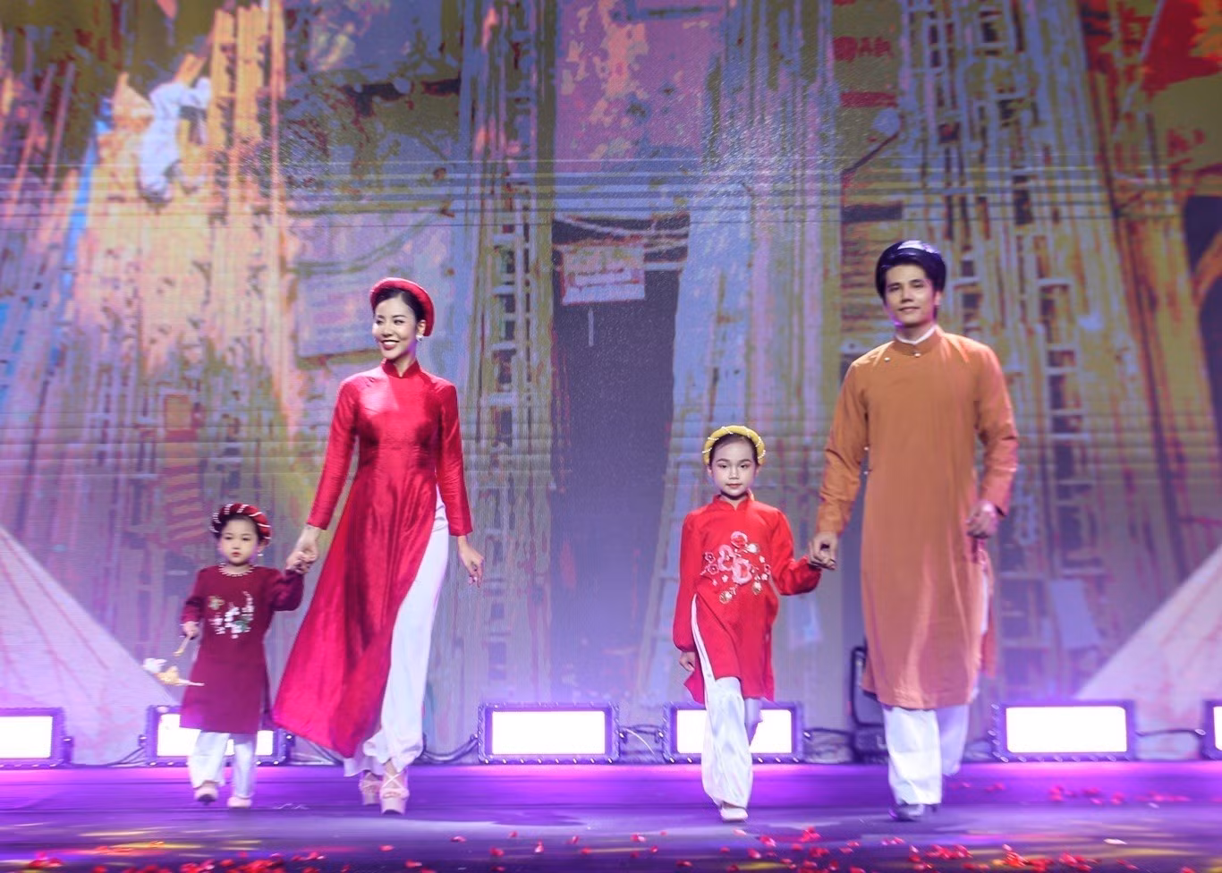 Nhẹ nhàng, lắng đọng lễ khai mạc Festival Thu Hà Nội ảnh 3 Nhẹ nhàng, lắng đọng lễ khai mạc Festival Thu Hà Nội ảnh 3