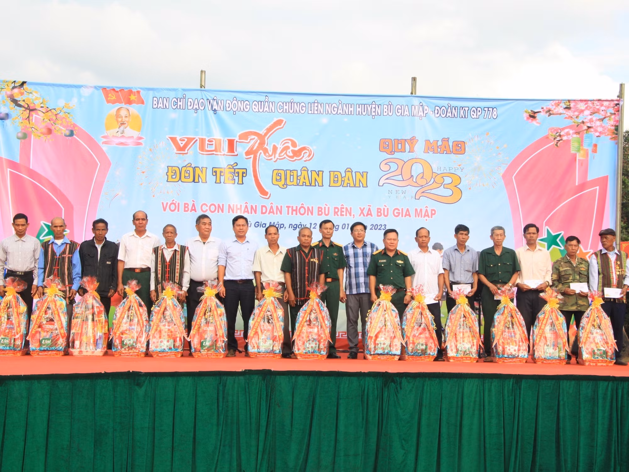 Rộn ràng đón Tết sớm tại vùng biên Bình Phước ảnh 1