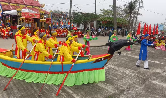 Lễ hội Cầu ngư và ra quân đánh bắt hải sản đầu năm mới ở Quảng Bình ảnh 2