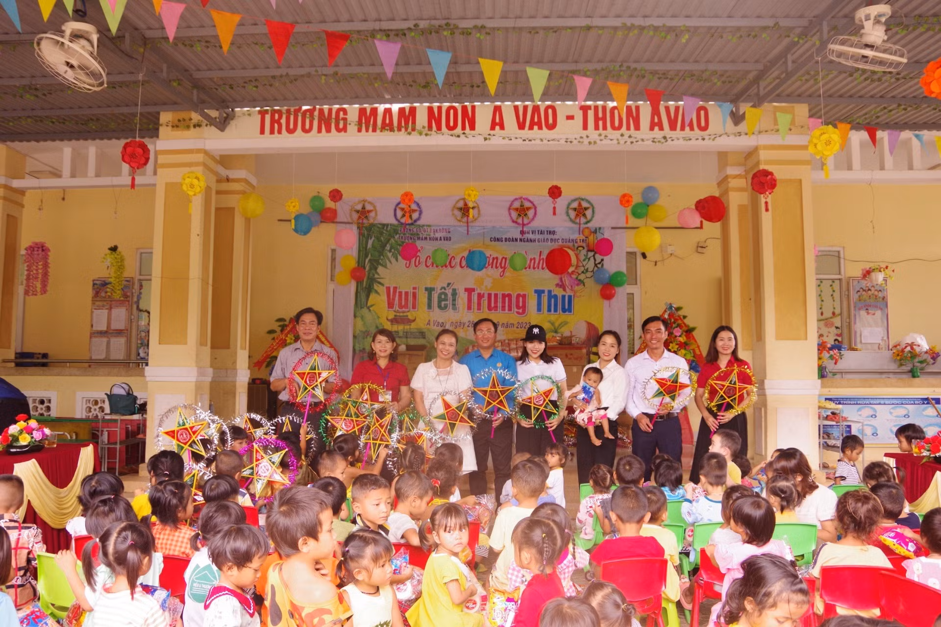 Gieo niềm tin, ước mơ cho học trò nghèo ảnh 2