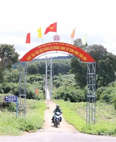 Xã đặc biệt khó khăn đầu tiên tại tỉnh Kon Tum đạt chuẩn nông thôn mới ảnh 4