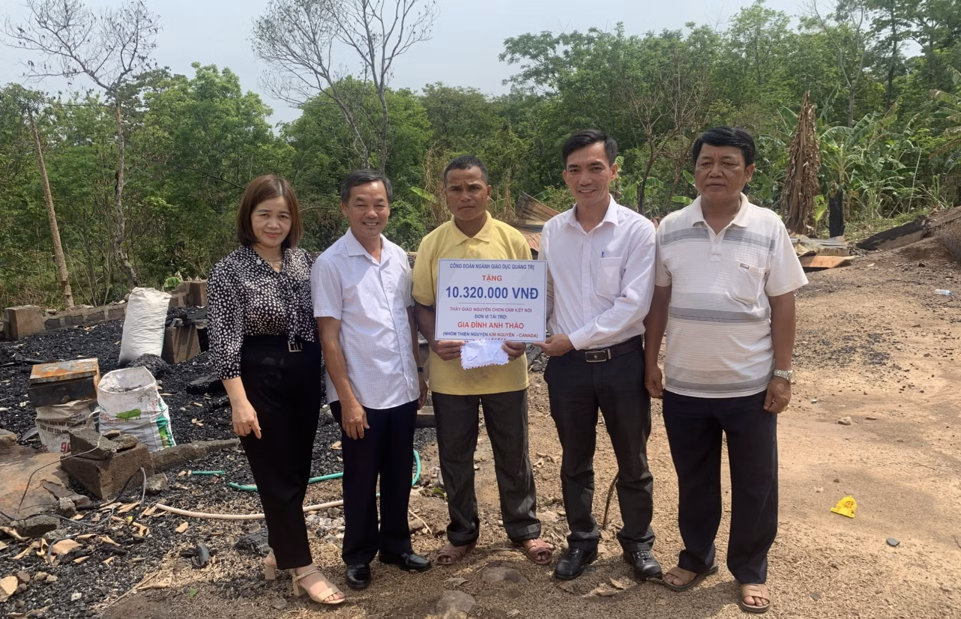 Gieo niềm tin, ước mơ cho học trò nghèo ảnh 1