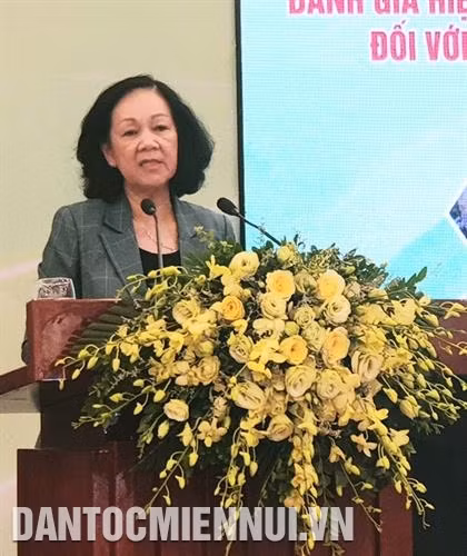 Đồng chí Trương Thị Mai, Ủy viên Bộ Chính trị, Bí thư Trung ương Đảng, Trưởng Ban Dân vận Trung ương phát biểu chỉ đạo Hội thảo. Ảnh: Hoàng Hải