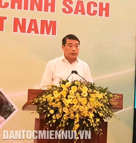 Đồng chí Lê Minh Hưng, Ủy viên Ban Chấp hành Trung ương Đảng, Thống đốc Ngân hàng Nhà nước Việt Nam kiêm Chủ tịch Hội đồng quản trị NHCSXH phát biểu kết luận hội thảo. Ảnh Hoàng Hải