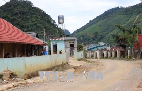 Một góc bản Tà Dê, xã Lóng Luông (huyện Vân Hồ, tỉnh Sơn La) - nơi trùm ma túy Nguyễn Thanh Tuân ẩn náu vừa bị tiêu diệt cuối tháng 6/2018, giờ đã trở lại nhịp sống bình thường. Ảnh: TTXVN phát