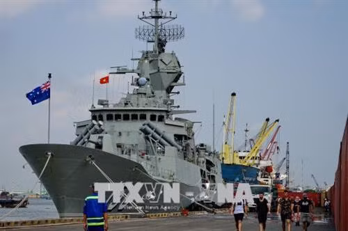 Tàu khu trục trực thăng HMAS TOOWOOMBA số hiệu 156 của Hải quân Hoàng gia Australia cập cảng Sài Gòn chiều 19/4/2018. Ảnh: Thế Anh-TTXVN
