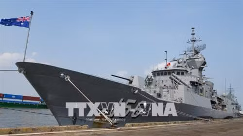 Tàu khu trục trực thăng HMAS ANZAC số hiệu 150 của Hải quân Hoàng gia Australia cập cảng Sài Gòn chiều 19/4/2018. Ảnh: Thế Anh-TTXVN