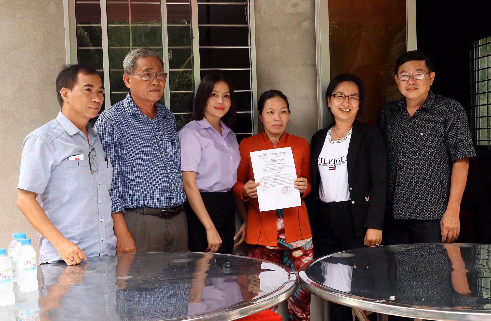 Hỗ trợ nhà ở cho đồng bào nghèo, đưa vùng dân tộc phát triển ảnh 2