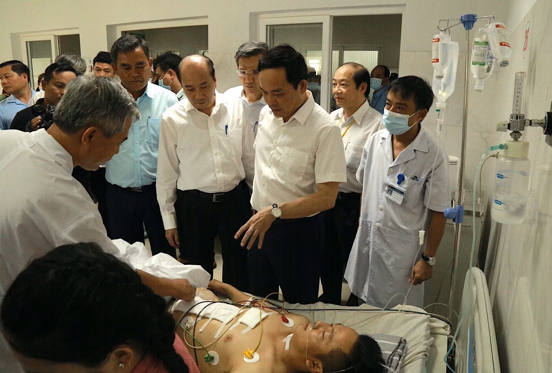 Vụ dùng súng tấn công tại Đắk Lắk: Phó Thủ tướng Trần Lưu Quang thăm, viếng các nạn nhân ảnh 3