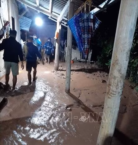 Điện Biên huy động các lực lượng khẩn trương khắc phục hậu quả mưa lớn, sạt lở đất ảnh 5
