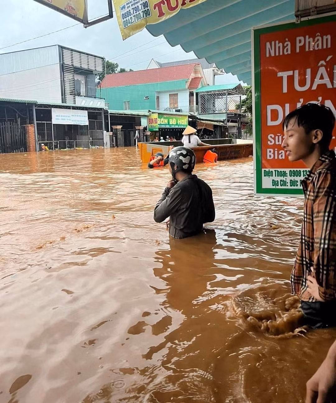 Bình Phước: Hỗ trợ người dân khắc phục hậu quả do mưa lớn kéo dài ảnh 4