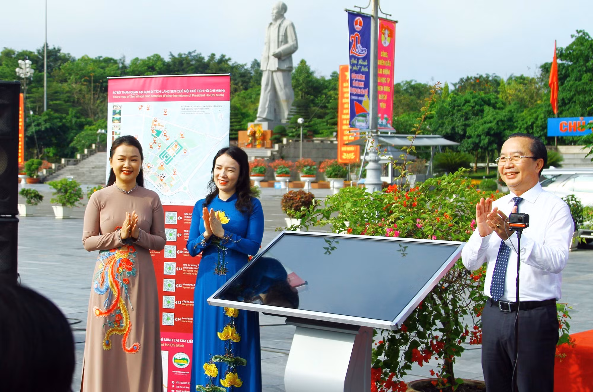 Trưng bày chuyên đề “Hồ Chí Minh - Chân dung một con người” ảnh 2