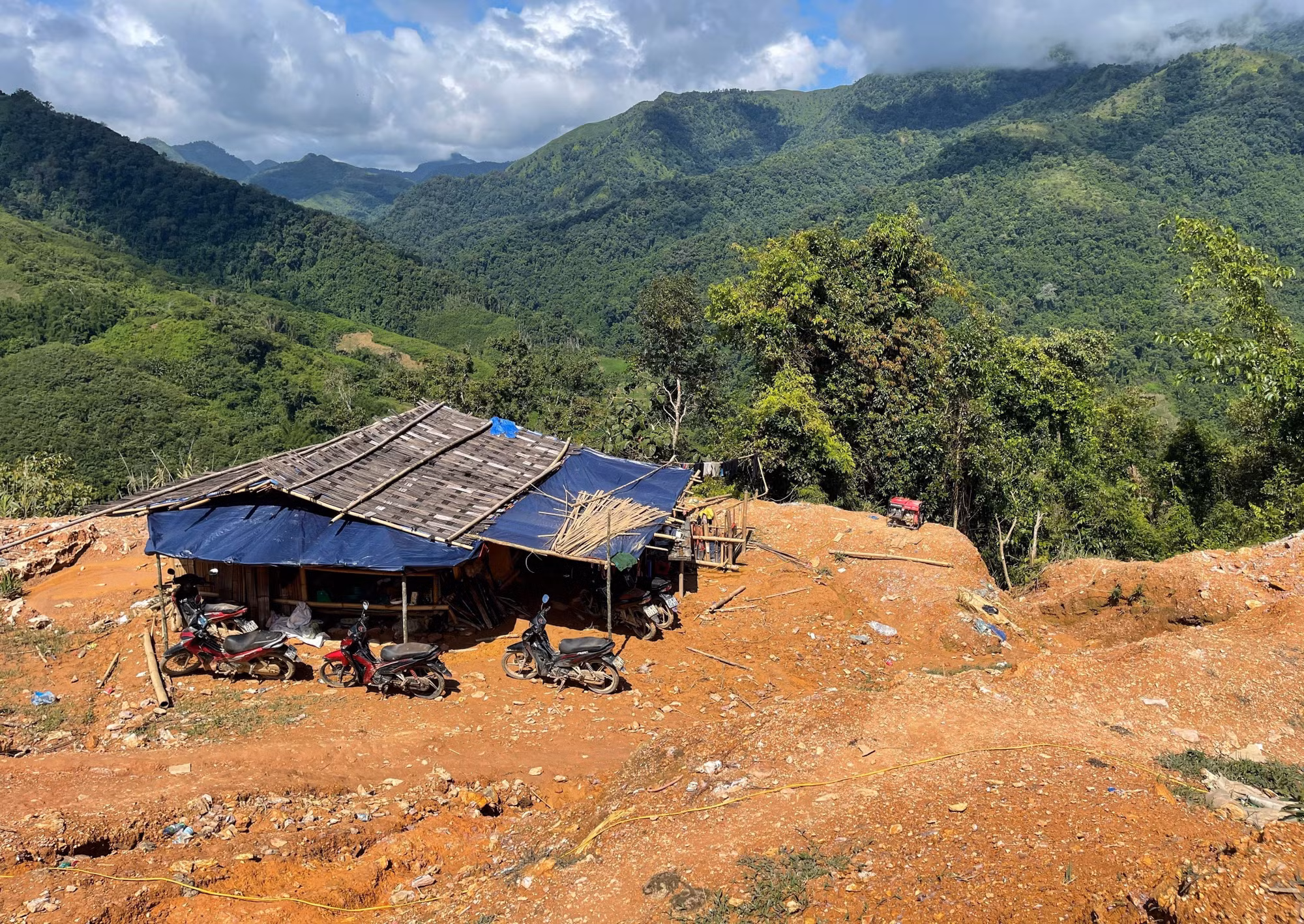 "Vàng tặc" lộng hành tàn phá những cánh rừng phòng hộ ở Lai Châu (Bài 1) ảnh 5