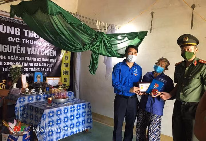 Gương sáng "Vì dân phục vụ"! ảnh 1