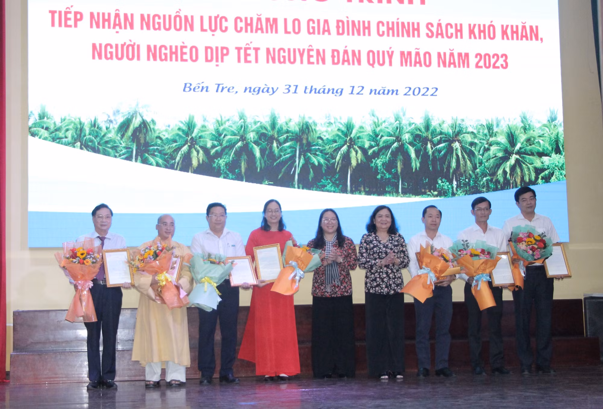  Bến Tre tiếp nhận hơn 17 tỷ đồng chăm lo Tết cho gia đình khó khăn ảnh 1
