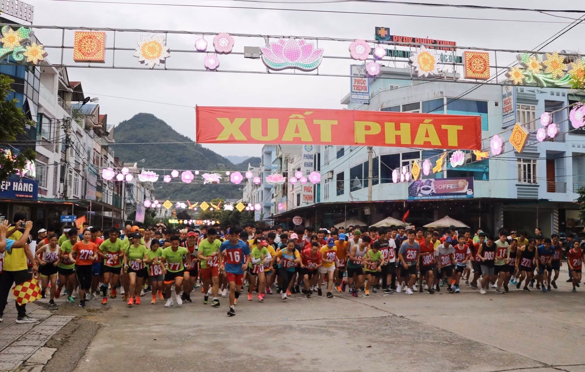 Chinh phục đỉnh núi Lao Tỷ Phùng và các lễ hội dân tộc đặc sắc tại Lai Châu dịp Quốc khánh 2/9 ảnh 1