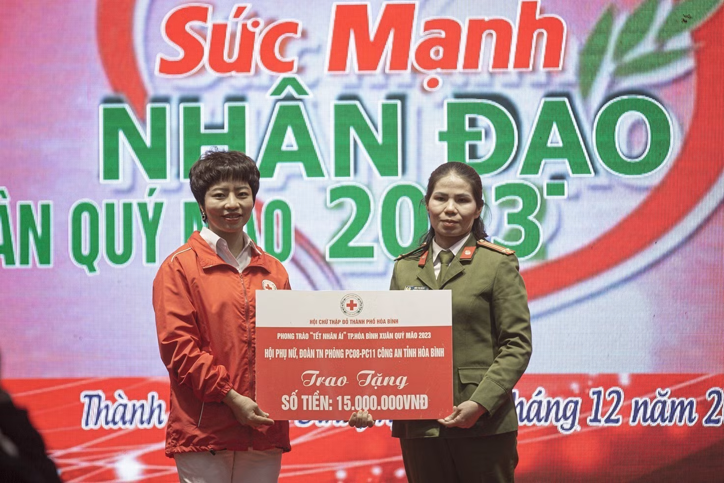 Hội Chữ thập đỏ Thành phố Hòa Bình mang Tết nhân ái đến với người nghèo ảnh 3