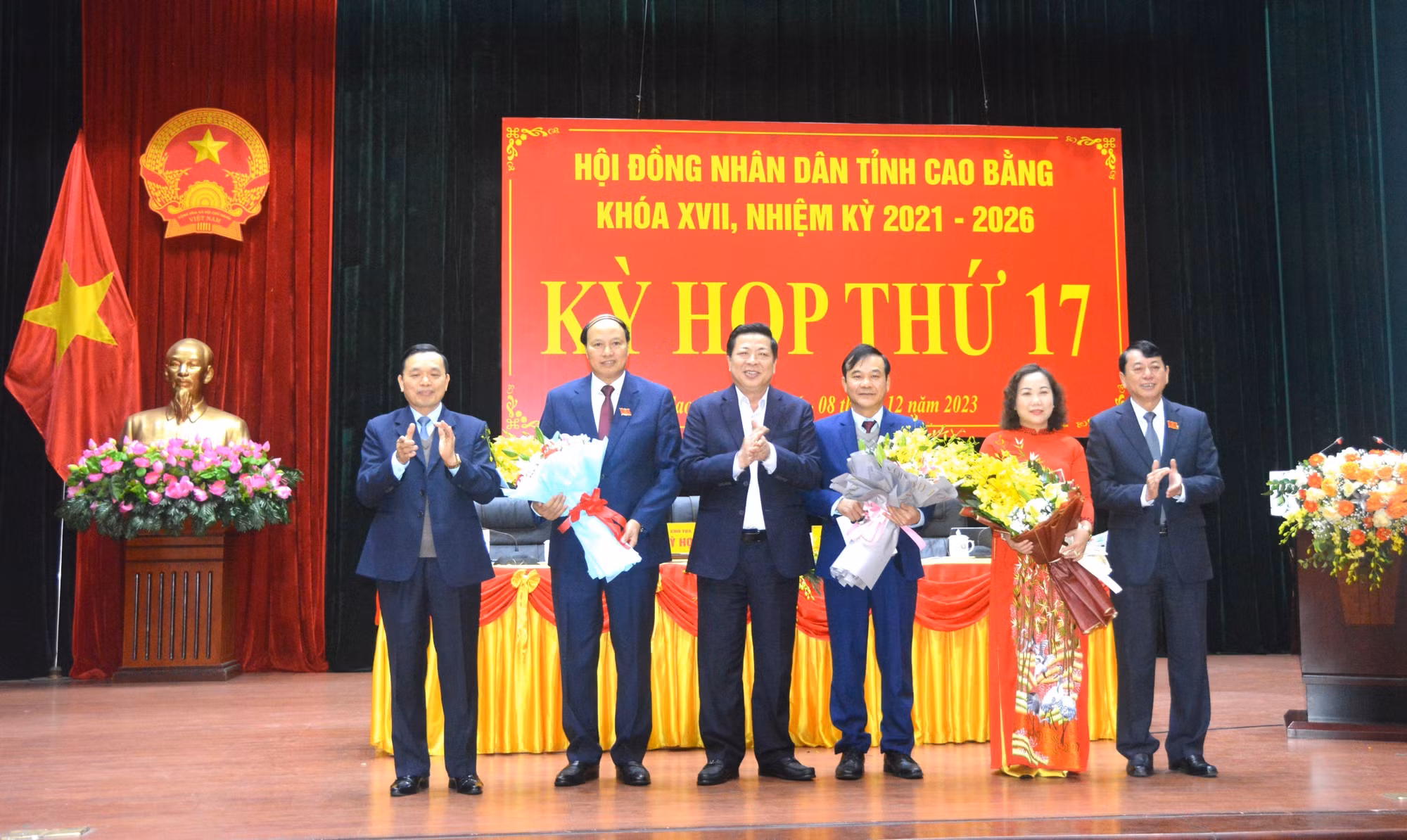 Bầu bổ sung Phó Chủ tịch UBND tỉnh và Phó Chủ tịch HĐND tỉnh Cao Bằng ảnh 1