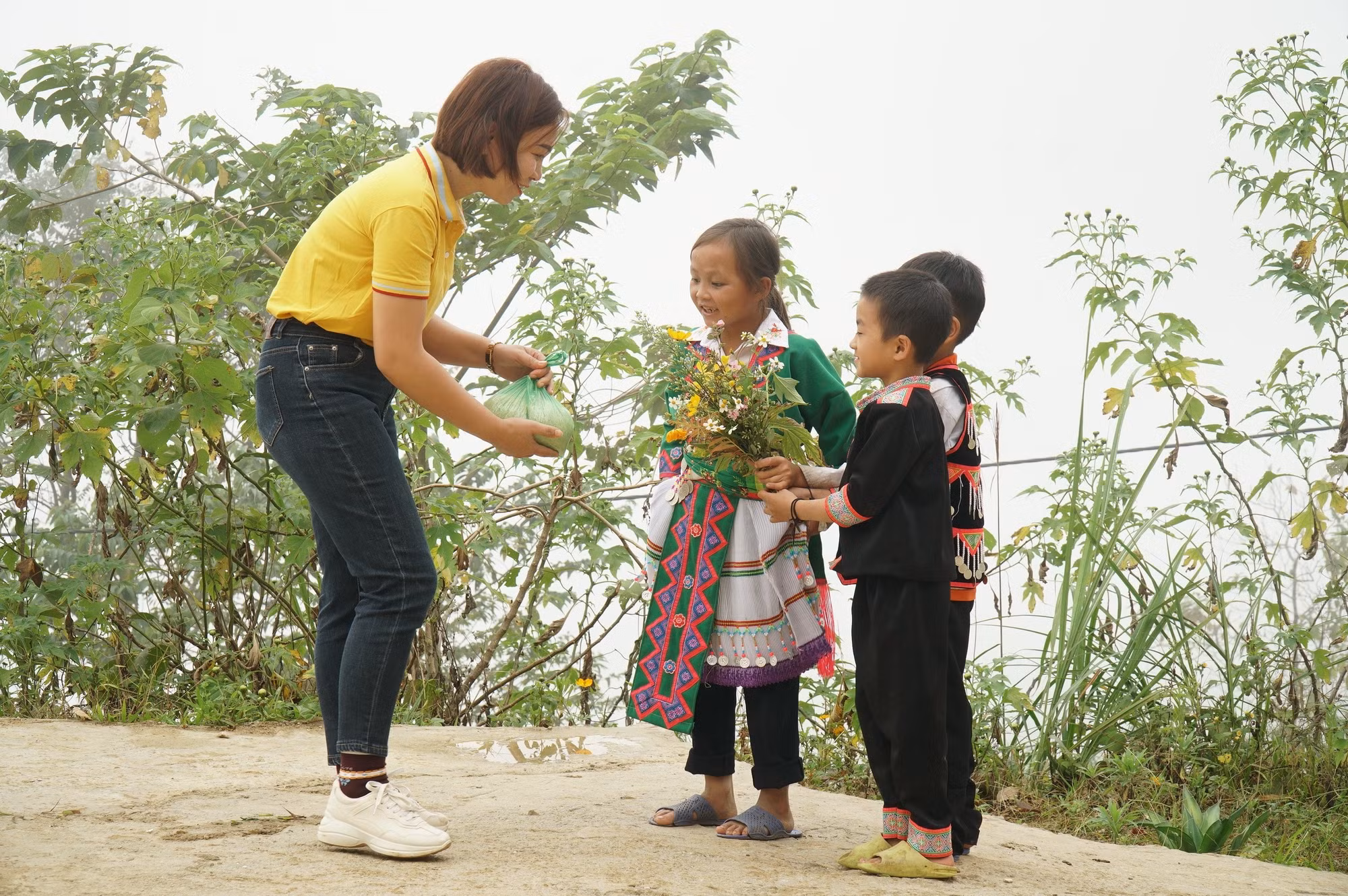 Ngày Nhà Giáo Việt Nam 20/11: Gửi gắm “tình riêng” để cắm bản ảnh 2