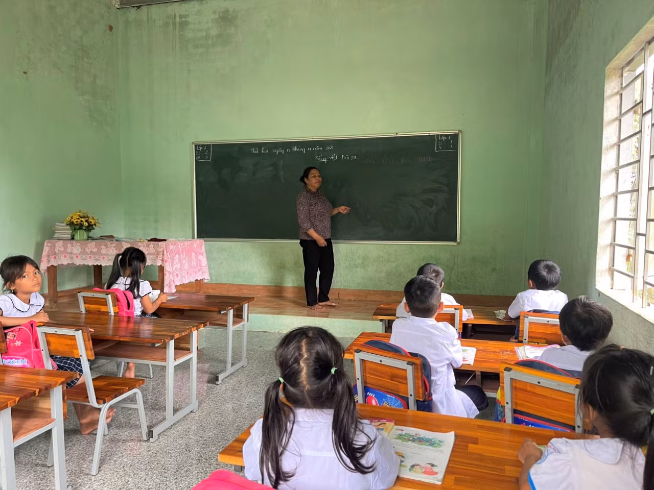 Cô giáo Phạm Thị Thơm xung phong cắm bản, mang con chữ đến với học trò vùng cao ảnh 1