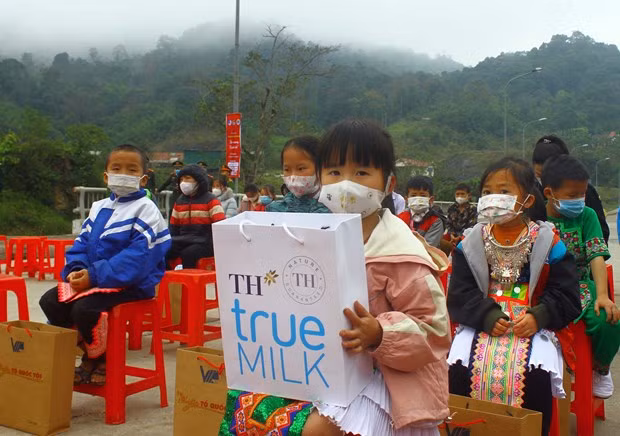 Hỗ trợ cải thiện dinh dưỡng, tầm vóc cho trẻ em nghèo vùng biên cương Tổ quốc ảnh 1