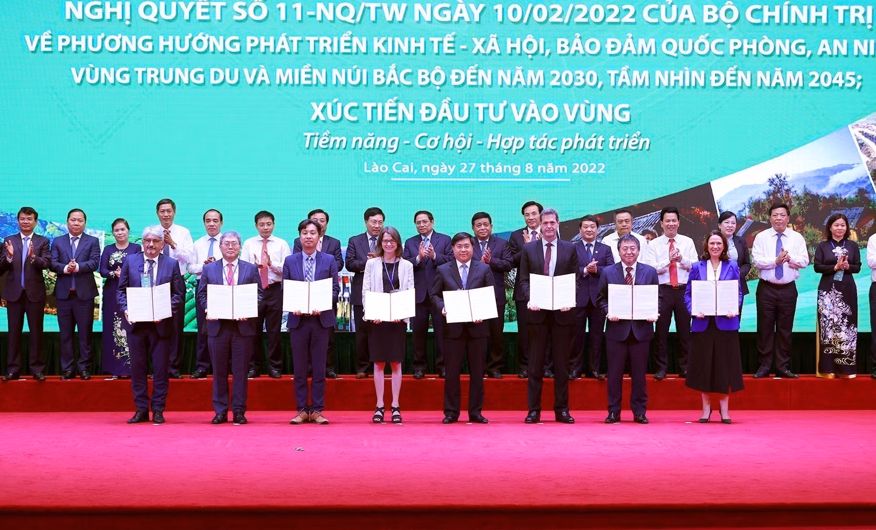 Thủ tướng Phạm Minh Chính: Thực hiện Nghị quyết 11-NQ/TW cần có cách tiếp cận tổng thể gắn với giải pháp cụ thể, linh hoạt, hiệu quả, sát thực tiễn ảnh 2