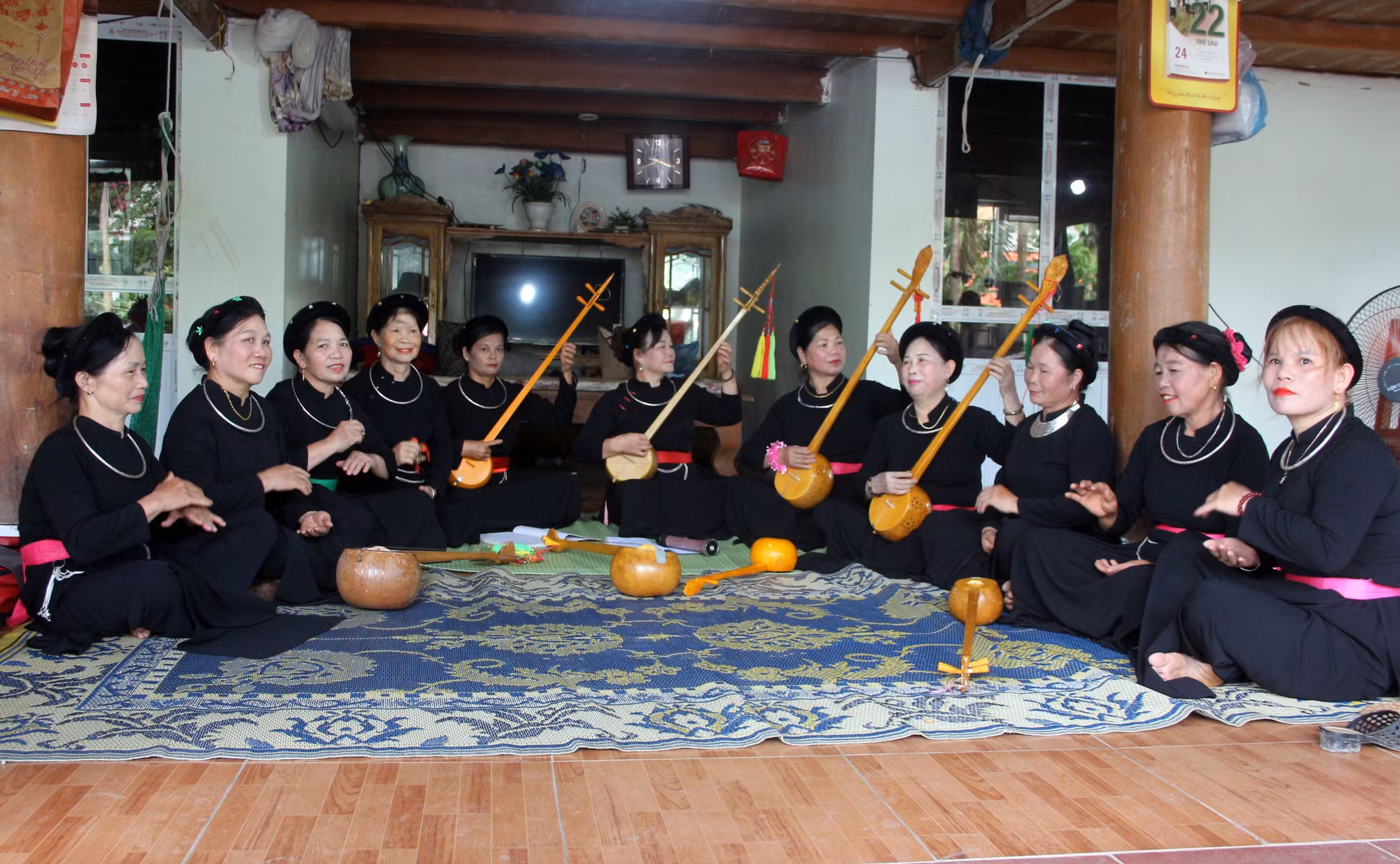 Người “thắp lửa” đam mê hát Then ở Trung Yên ảnh 1