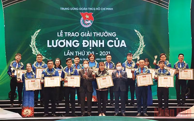 Vinh danh 57 gương thanh niên nông thôn nhận Giải thưởng Lương Định Của năm 2021 ảnh 1