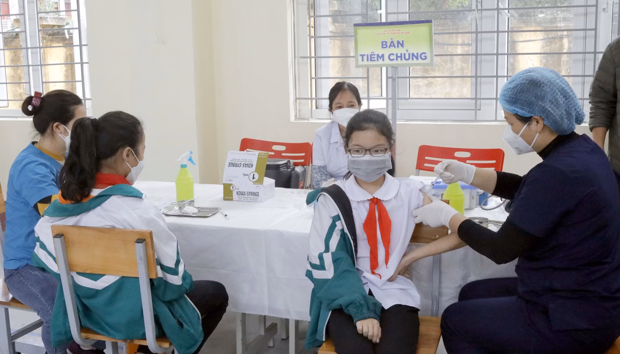 Dịch COVID-19: Ngày 30/12, ca mắc COVID-19 mới giảm; vẫn cần theo dõi chặt sự xuất hiện các biến thể mới ảnh 1