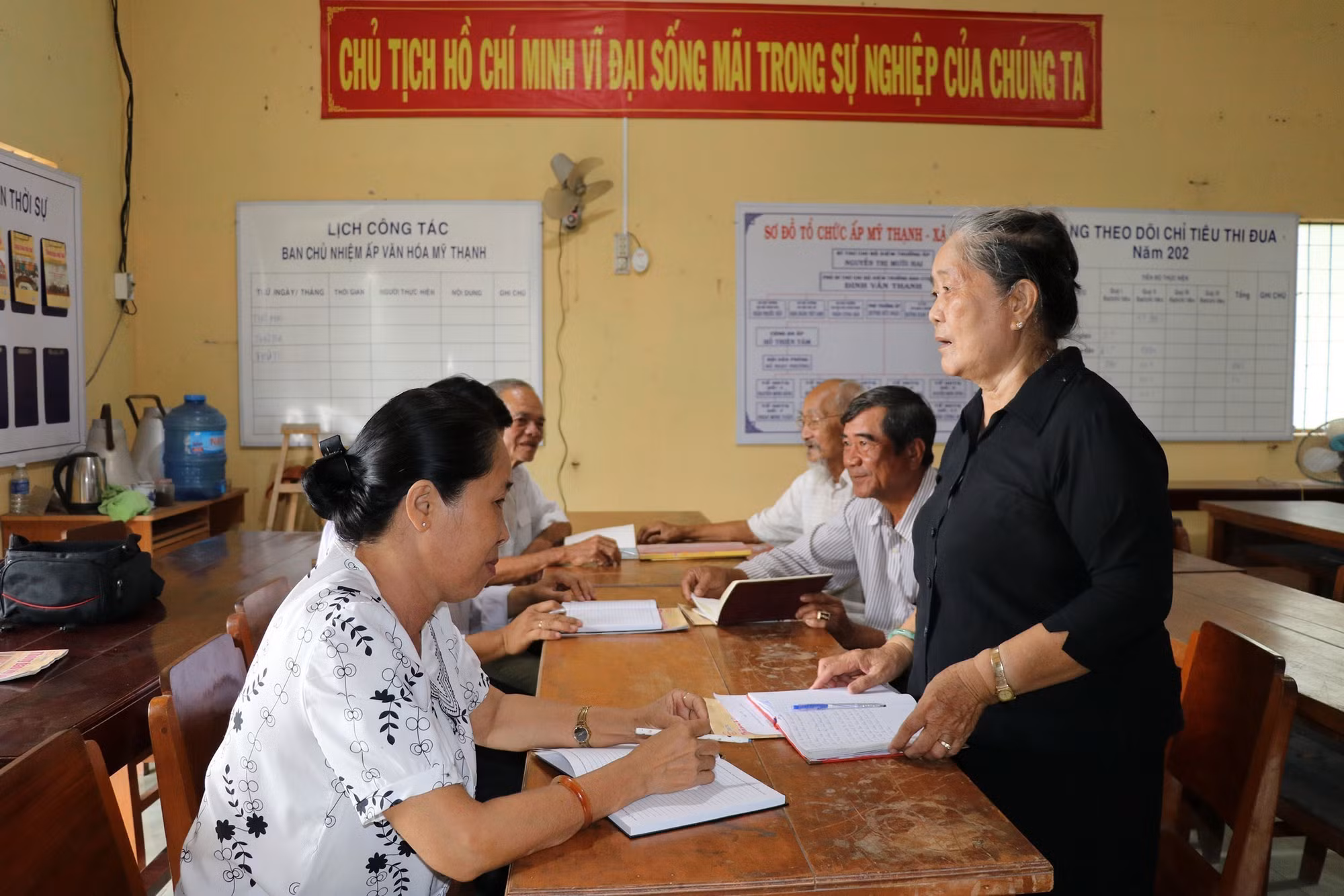 Đảng viên cao niên gương mẫu trong học tập và làm theo Bác ảnh 2