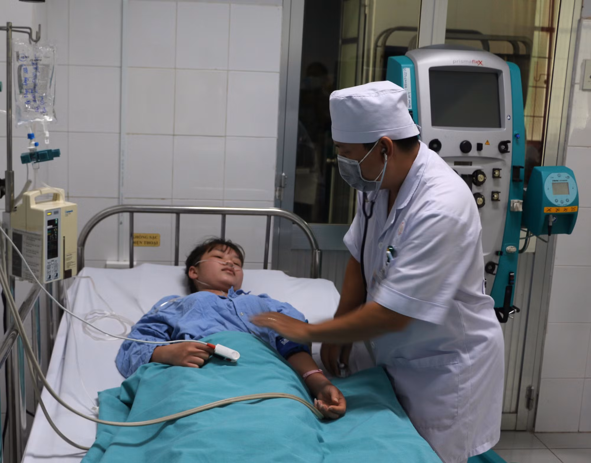 Cả nước ghi nhận trên 211.000 ca sốt xuất huyết, người dân cần chủ động diệt bọ gậy/lăng quăng ảnh 1