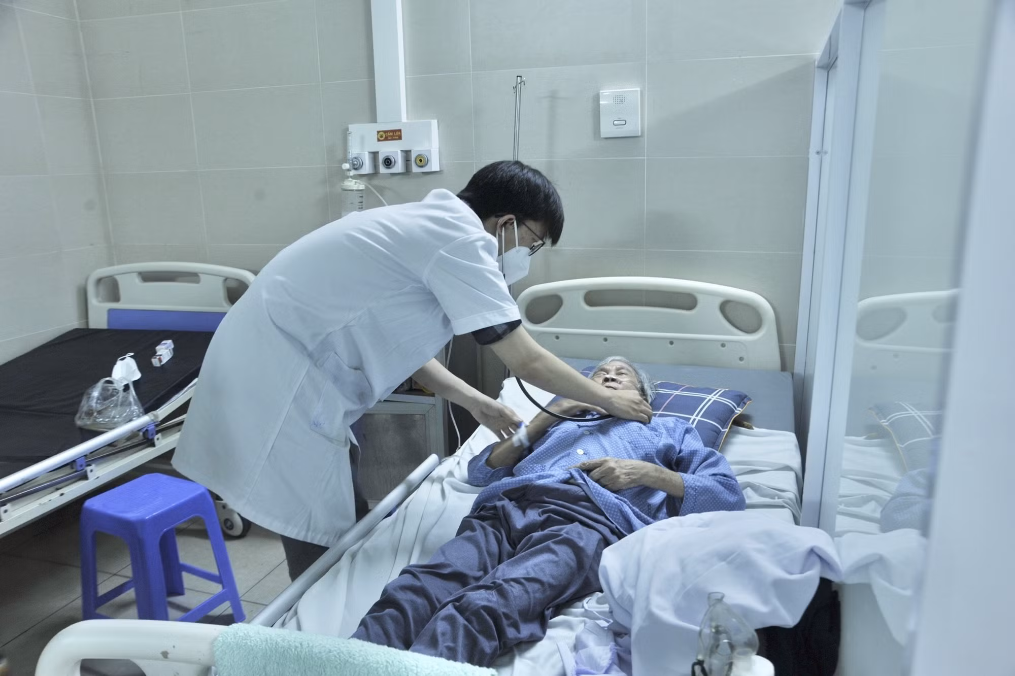 Khuyến cáo người dân tuân thủ biện pháp phòng dịch trong bối cảnh gia tăng ca mắc COVID-19 ảnh 1