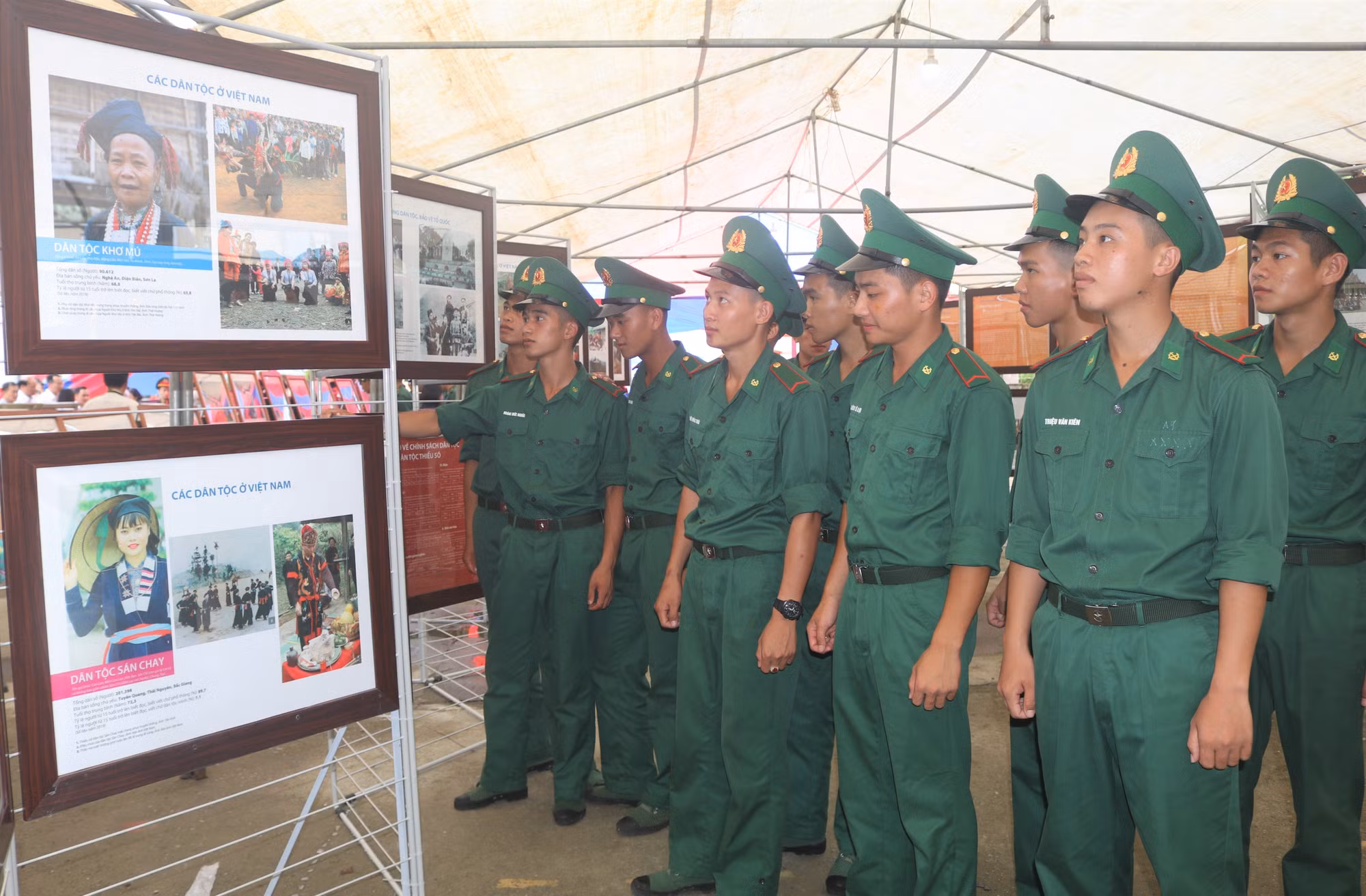 Cao Bằng triển lãm “Hoàng Sa, Trường Sa của Việt Nam - Những bằng chứng lịch sử và pháp lý” ảnh 1