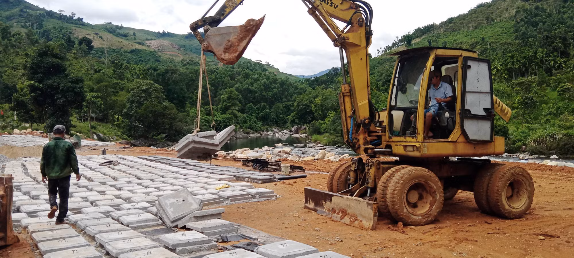 Hoàn thành kè chống sạt lở, bảo đảm an toàn khu dân cư xã Trà Leng, Quảng Nam ảnh 3