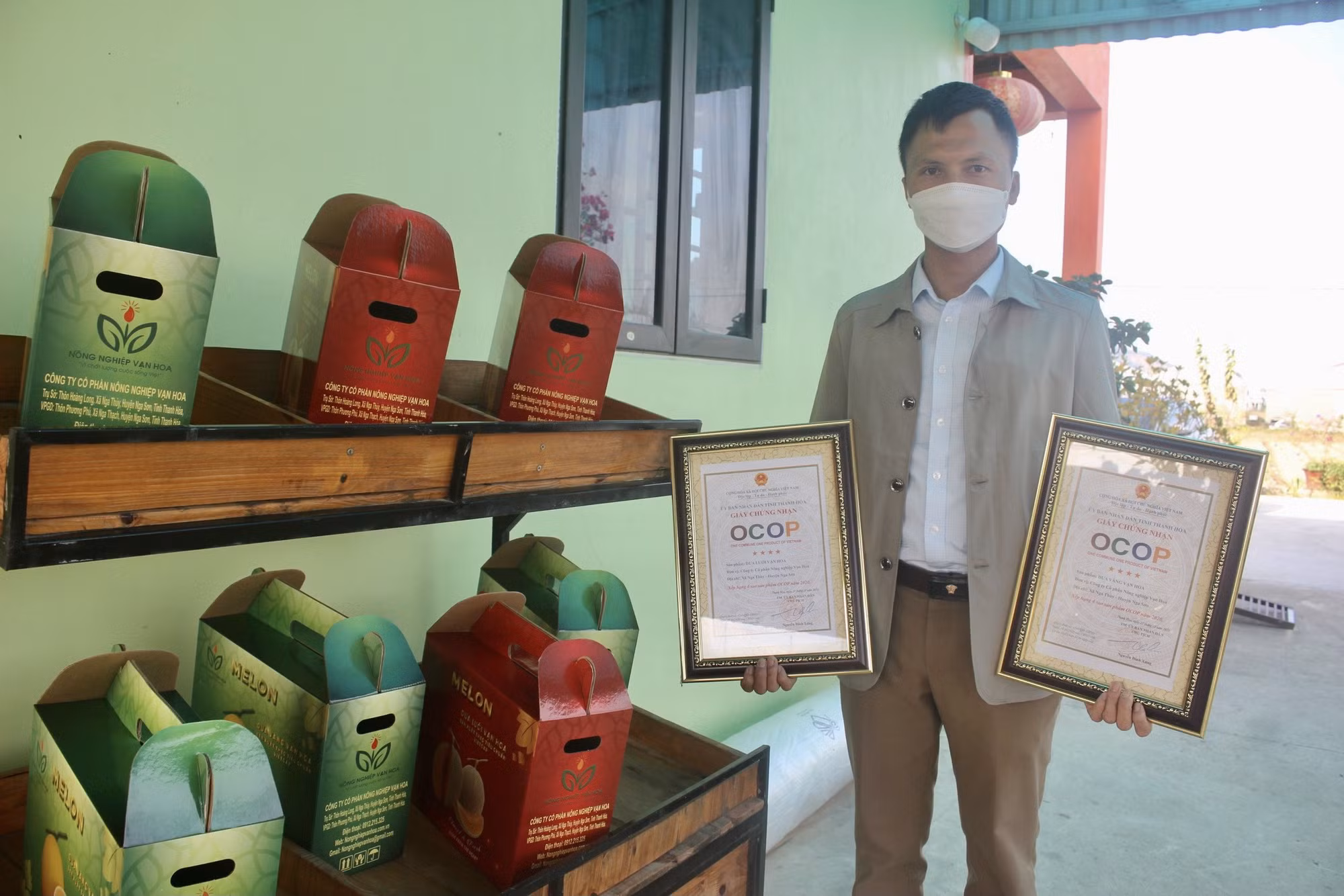 Anh Nguyễn Văn Nam làm giàu nhờ ứng dụng công nghệ cao vào trồng dưa an toàn ảnh 2