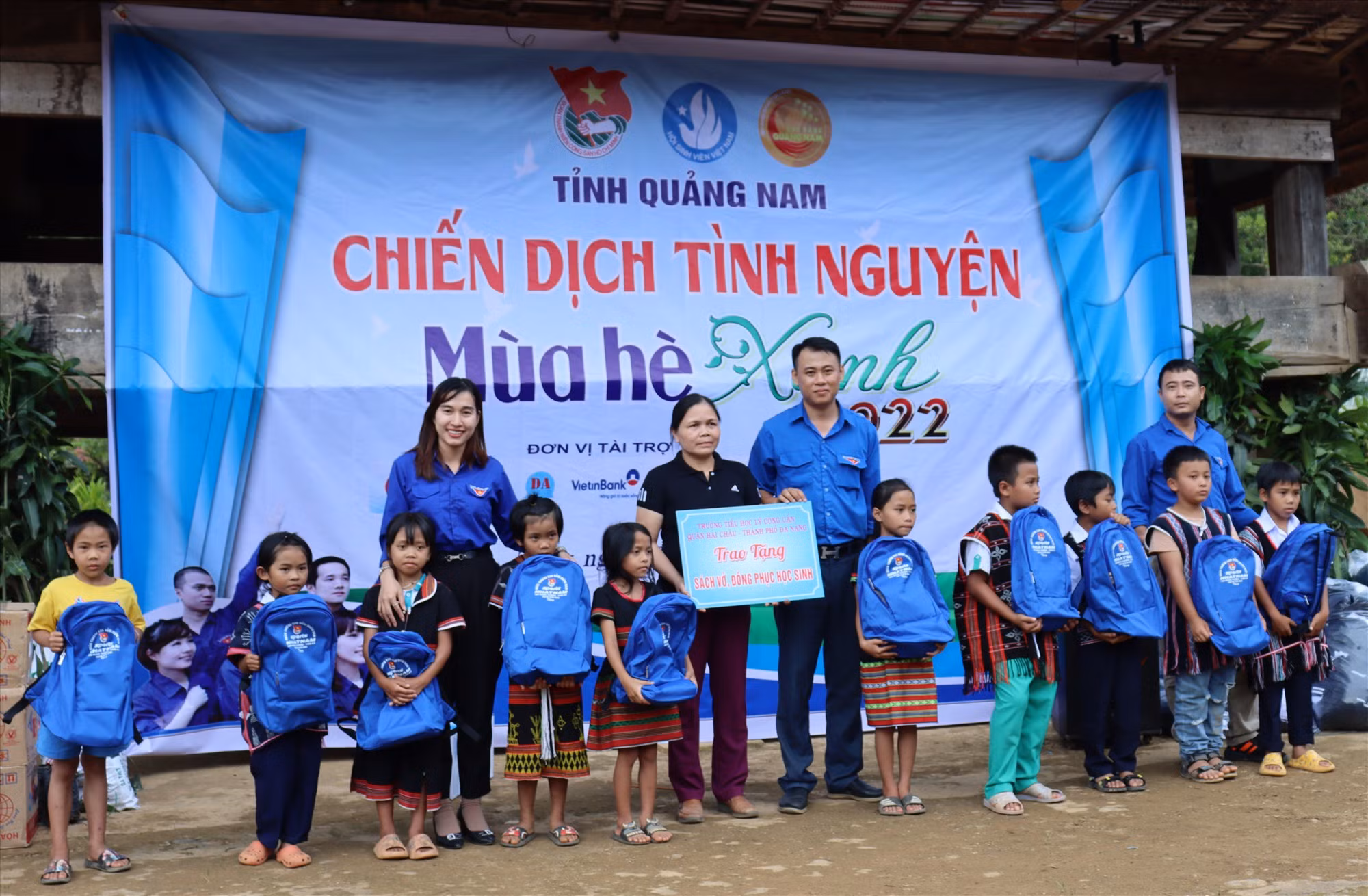 Trao tặng 20.000 đầu sách cho học sinh các huyện miền núi của Quảng Nam ảnh 1