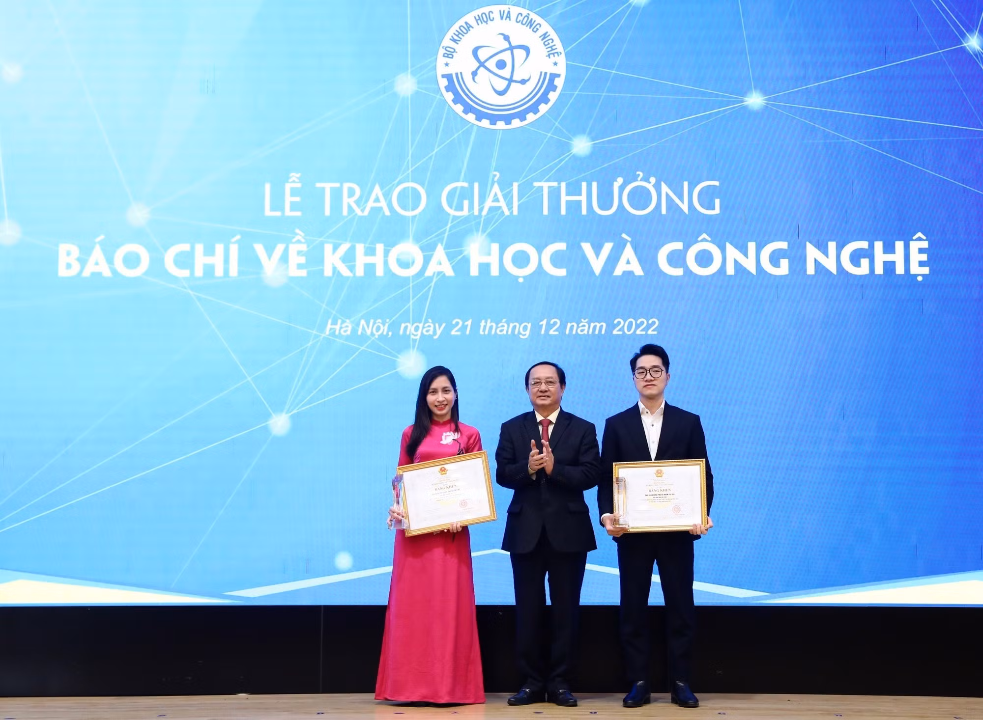 Trao Giải thưởng báo chí về khoa học và công nghệ năm 2021 ảnh 3