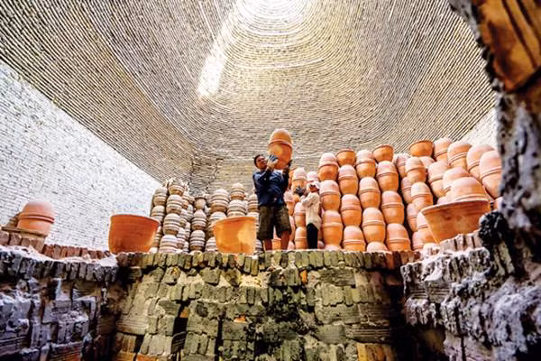 Vĩnh Long nâng cao chuỗi giá trị ngành sản xuất gốm đỏ hướng tới xuất khẩu ảnh 1