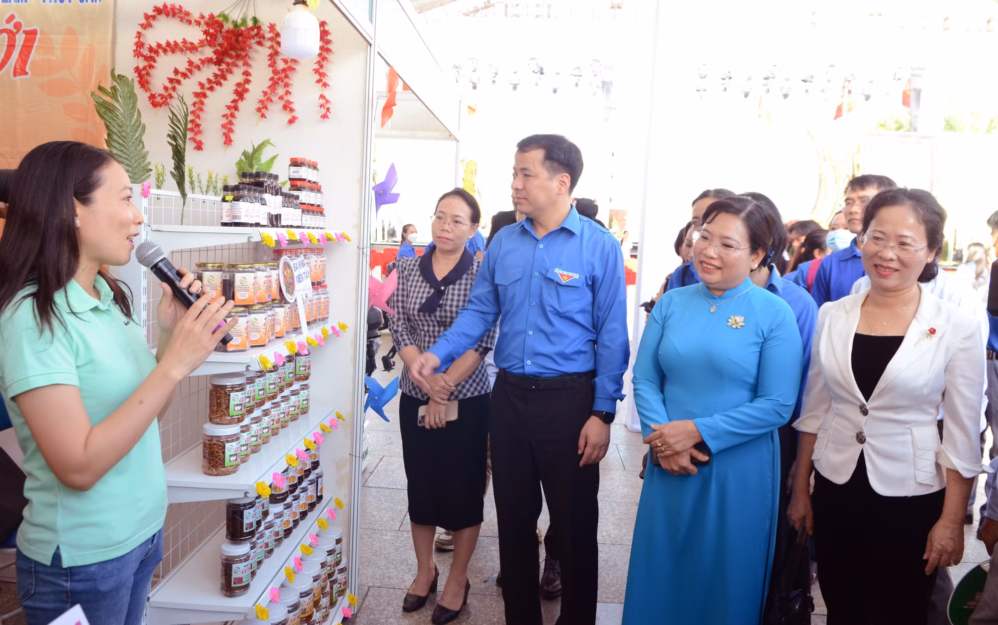 Khai mạc triển lãm Kết nối nông nghiệp số và hội chợ nông sản thanh niên toàn quốc năm 2023 ảnh 2