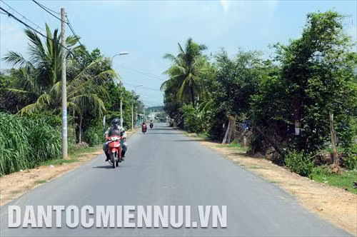Tuyến đường nông thôn mới khang trang, sạch đẹp của xã Tân Thông Hội