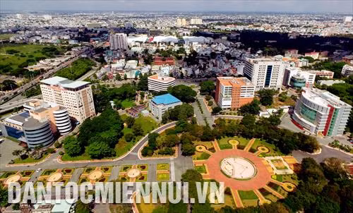 Hệ thống cơ sở hạ tầng và các tòa nhà ứng dụng công nghệ thông tin trong điều hành và quản lý tại Công viên Phần mềm Quang Trung (quận 12, TP.HCM)