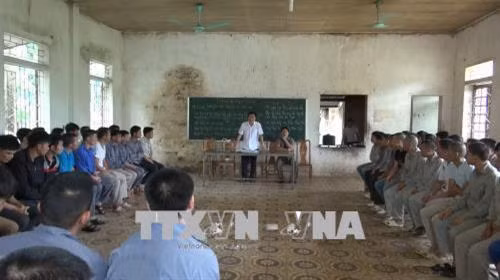 Một buổi tuyên truyền về điều trị nghiện các chất dạng thuốc phiện bằng thuốc thay thế Methadone tại Trung tâm điều trị nghiện chất dạng thuốc phiện huyện Thuận Châu (Sơn La). Ảnh: Nguyễn Chiến-TTXVN