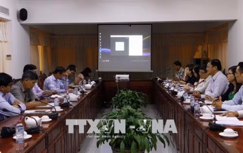 Phó Chủ tịch UBND TP Cần Thơ Đào Anh Dũng làm việc với Viện Chính sách và Chiến lược phát triển nông nghiệp nông thôn. Ảnh: Thanh Liêm - TTXVN