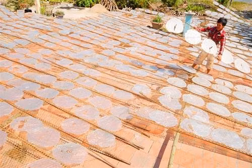 Làng nghề làm bánh tráng Tết cho thu nhập cao ở Cần Thơ ảnh 4