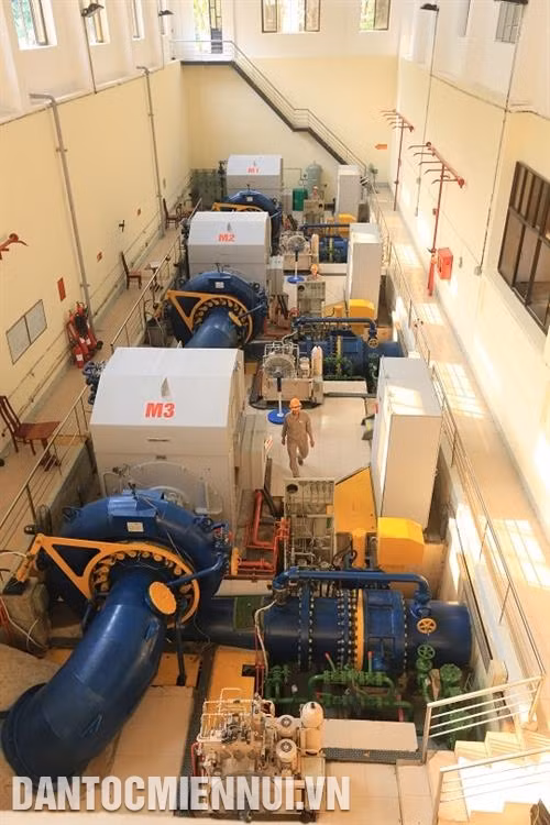 Sản lượng điện của Công ty cổ phần thủy điện Nà Lơi (thành phố Điện Biên Phủ) đã hòa lưới điện quốc gia, góp phần phát triển kinh tế - xã hội khu vực Tây Bắc và cả nước. Ảnh: Hoàng Hà